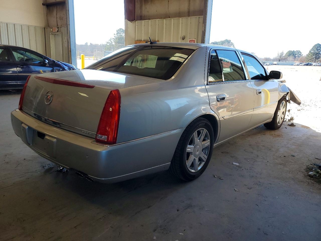 2007 CADILLAC DTS photo 3