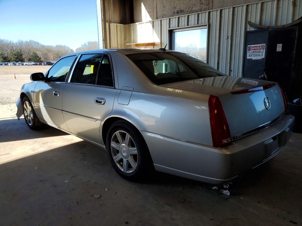 2007 CADILLAC DTS photo 2