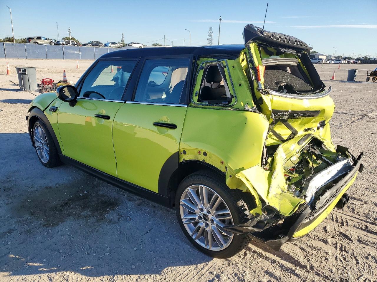 2024 MINI COOPER S photo 2