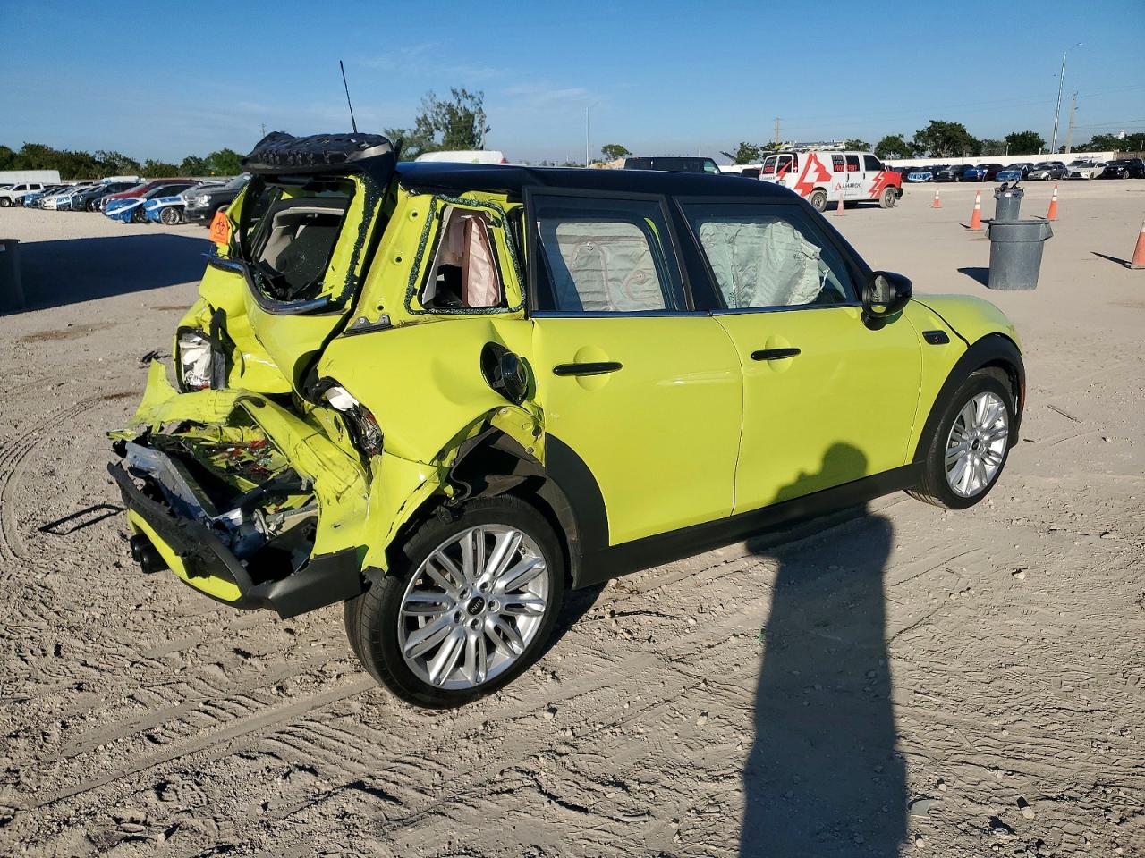 2024 MINI COOPER S photo 3