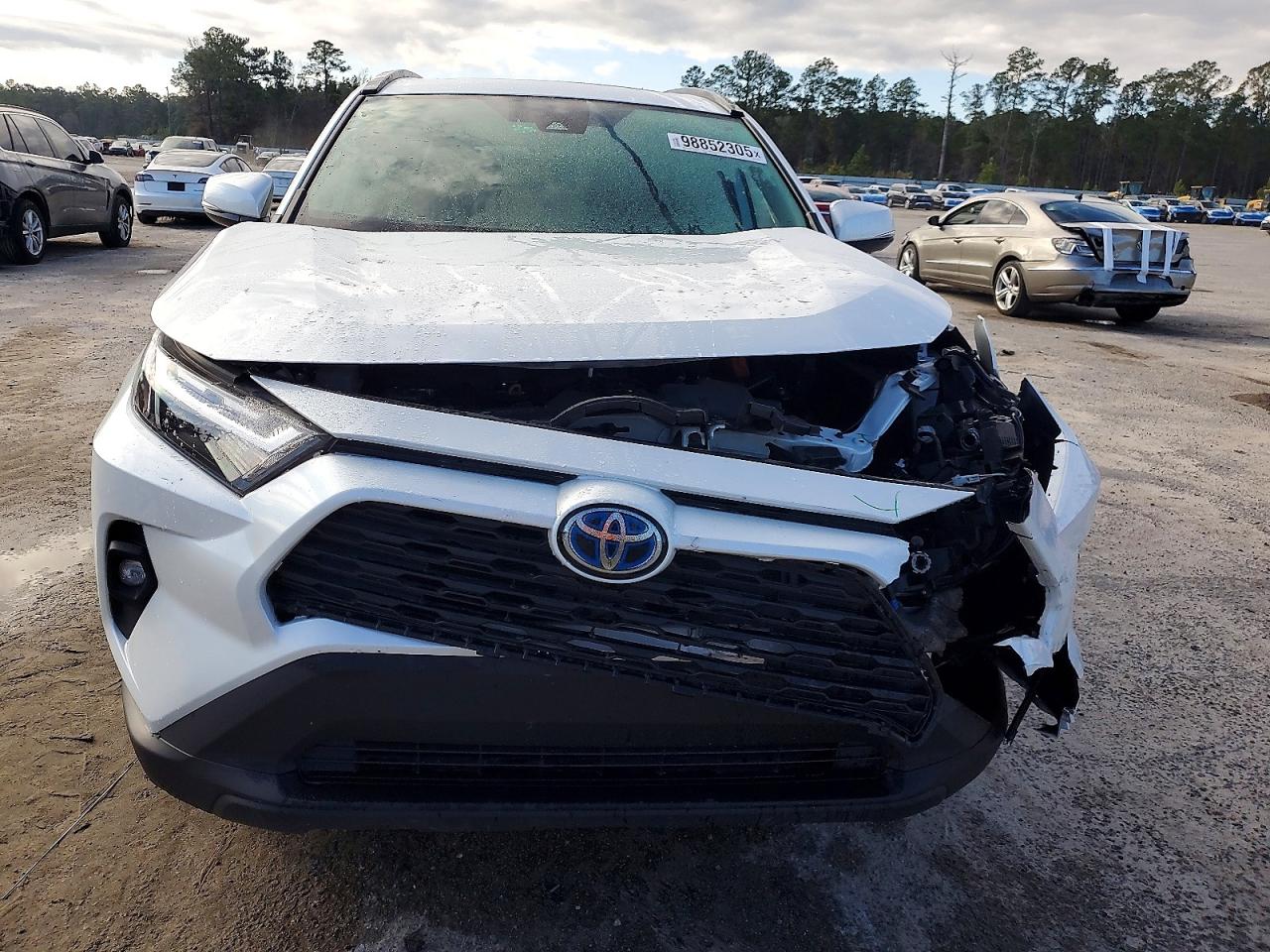 2024 TOYOTA RAV4 XLE PREMIUM photo 9