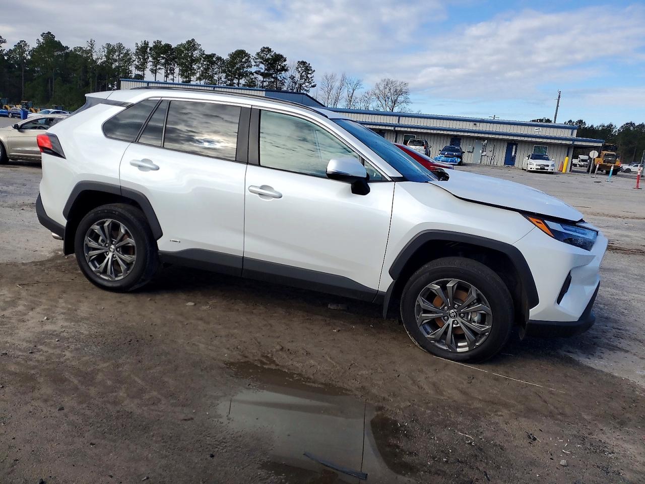 2024 TOYOTA RAV4 XLE PREMIUM photo 7