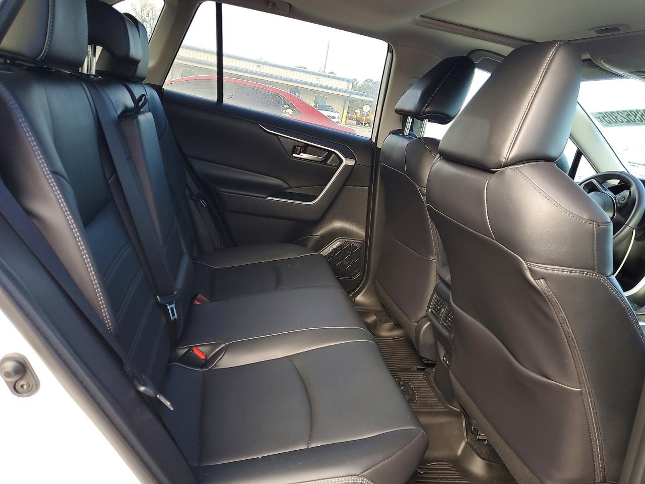 2024 TOYOTA RAV4 XLE PREMIUM photo 21