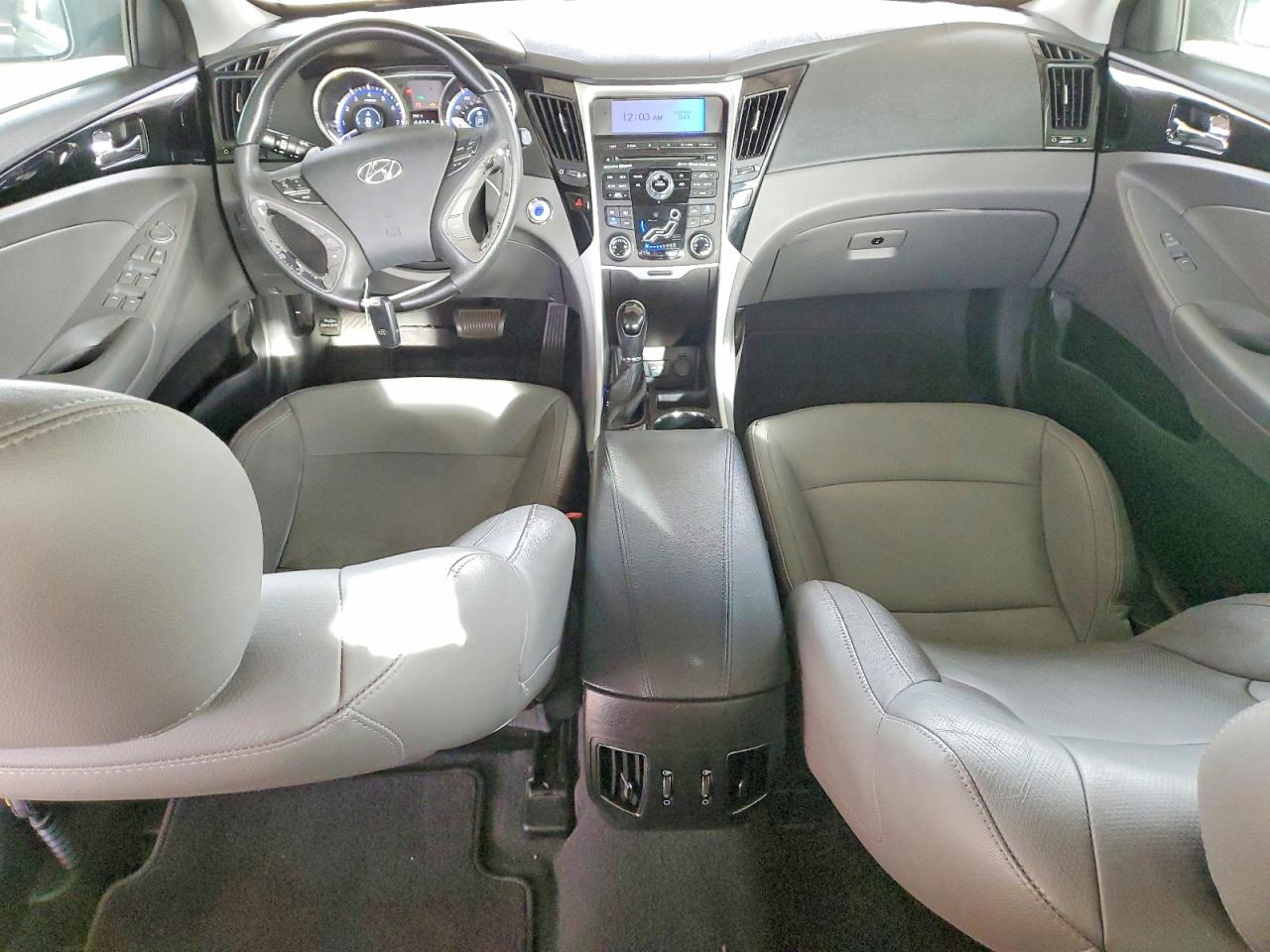 2011 HYUNDAI SONATA SE photo 8