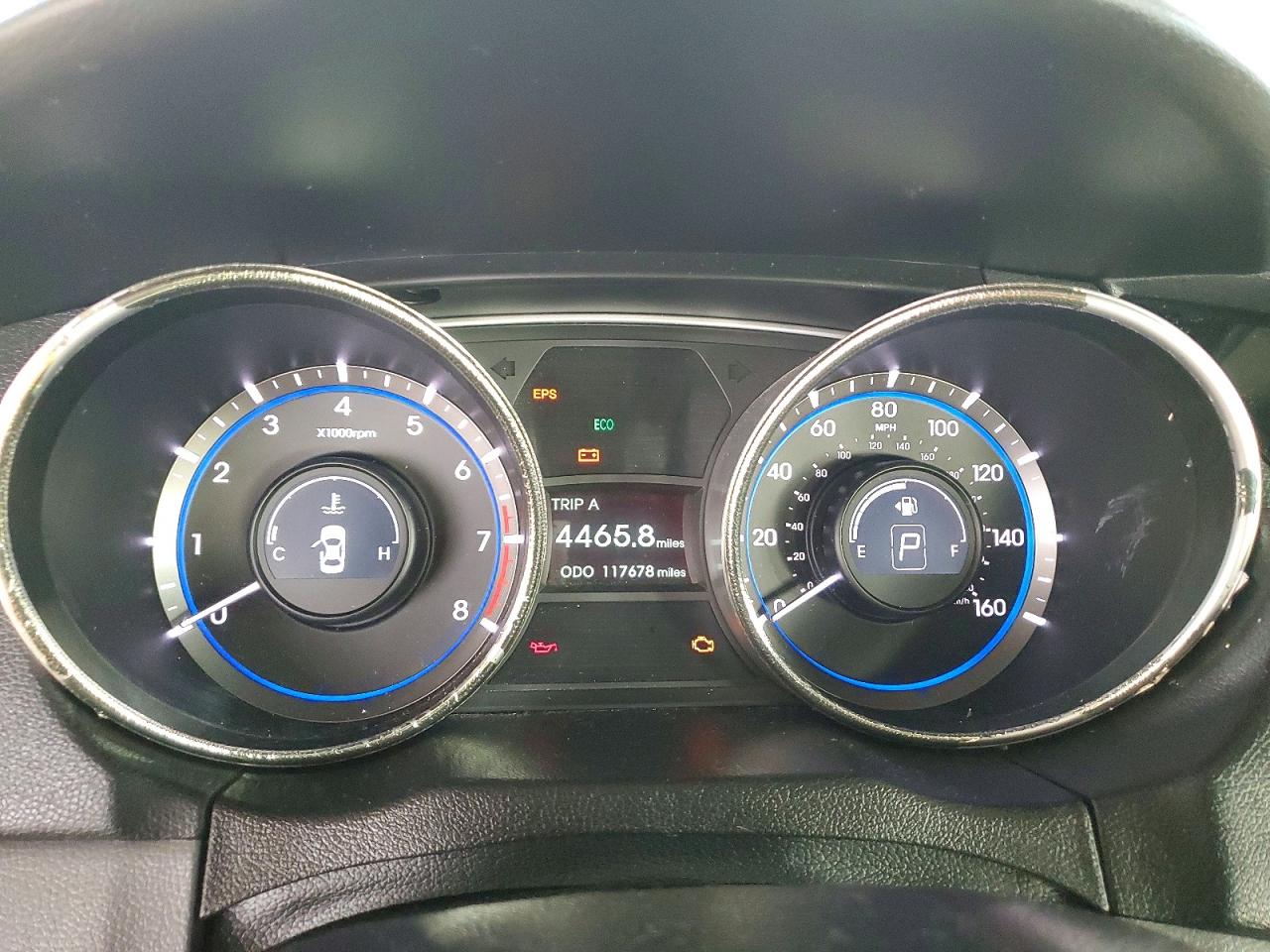 2011 HYUNDAI SONATA SE photo 9