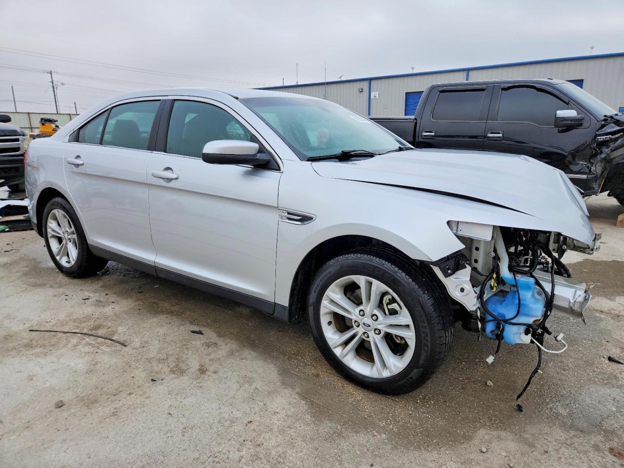 2018 FORD TAURUS SEL photo 4