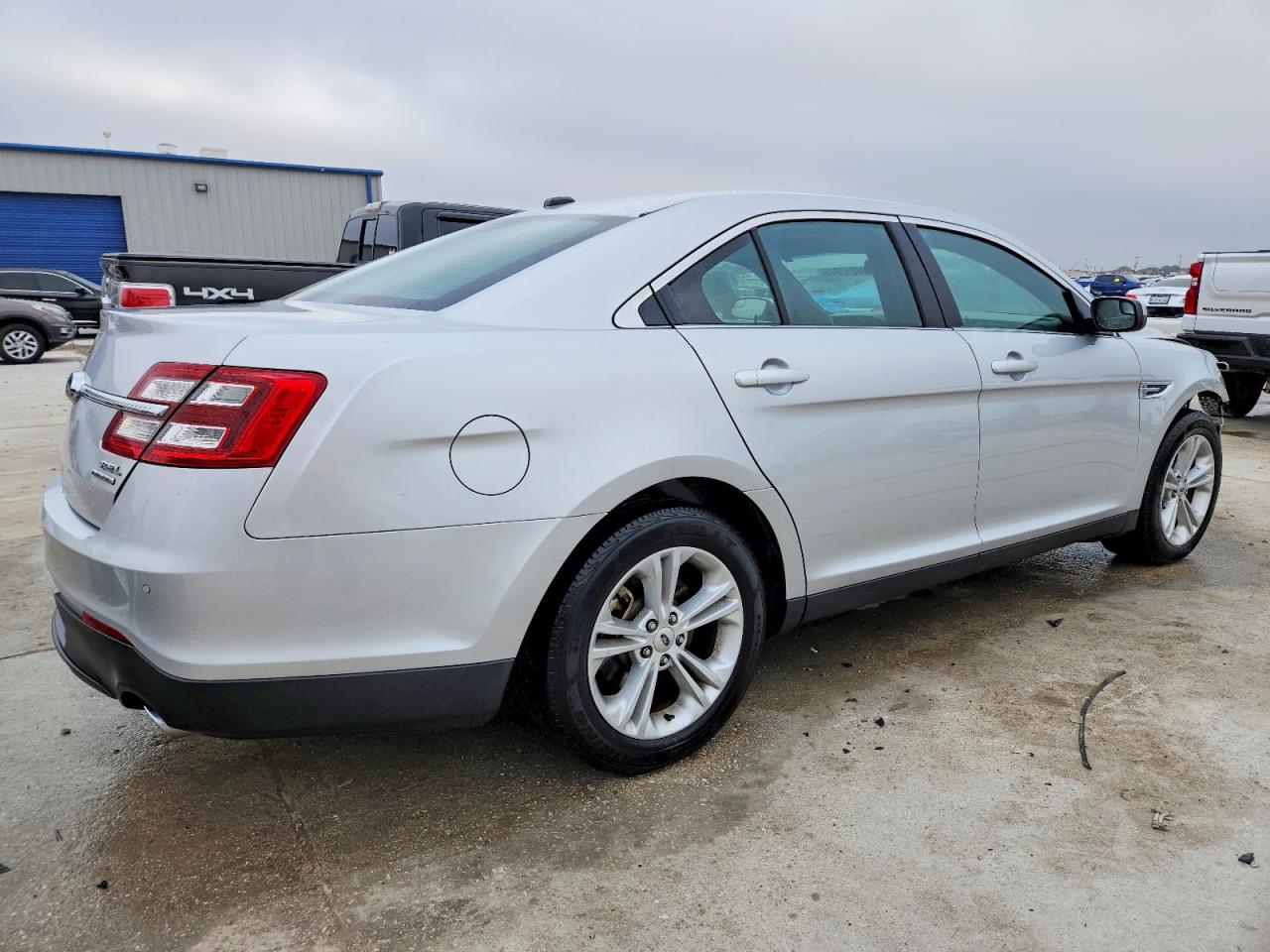 2018 FORD TAURUS SEL photo 3