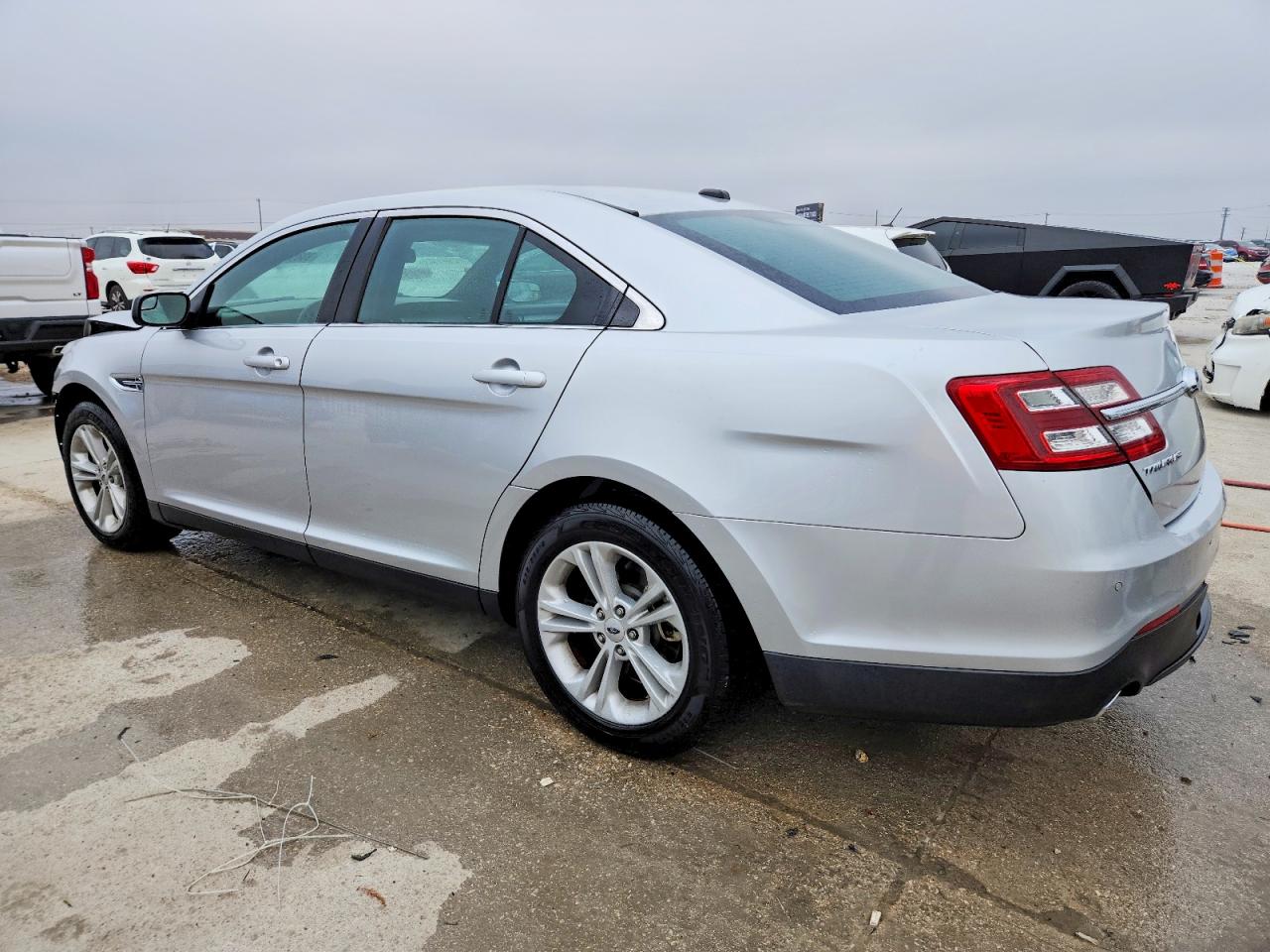 2018 FORD TAURUS SEL photo 2