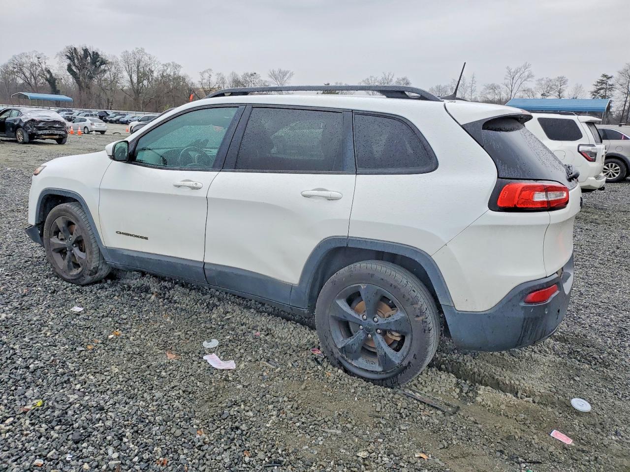 2016 JEEP CHEROKEE LATITUDE photo 2