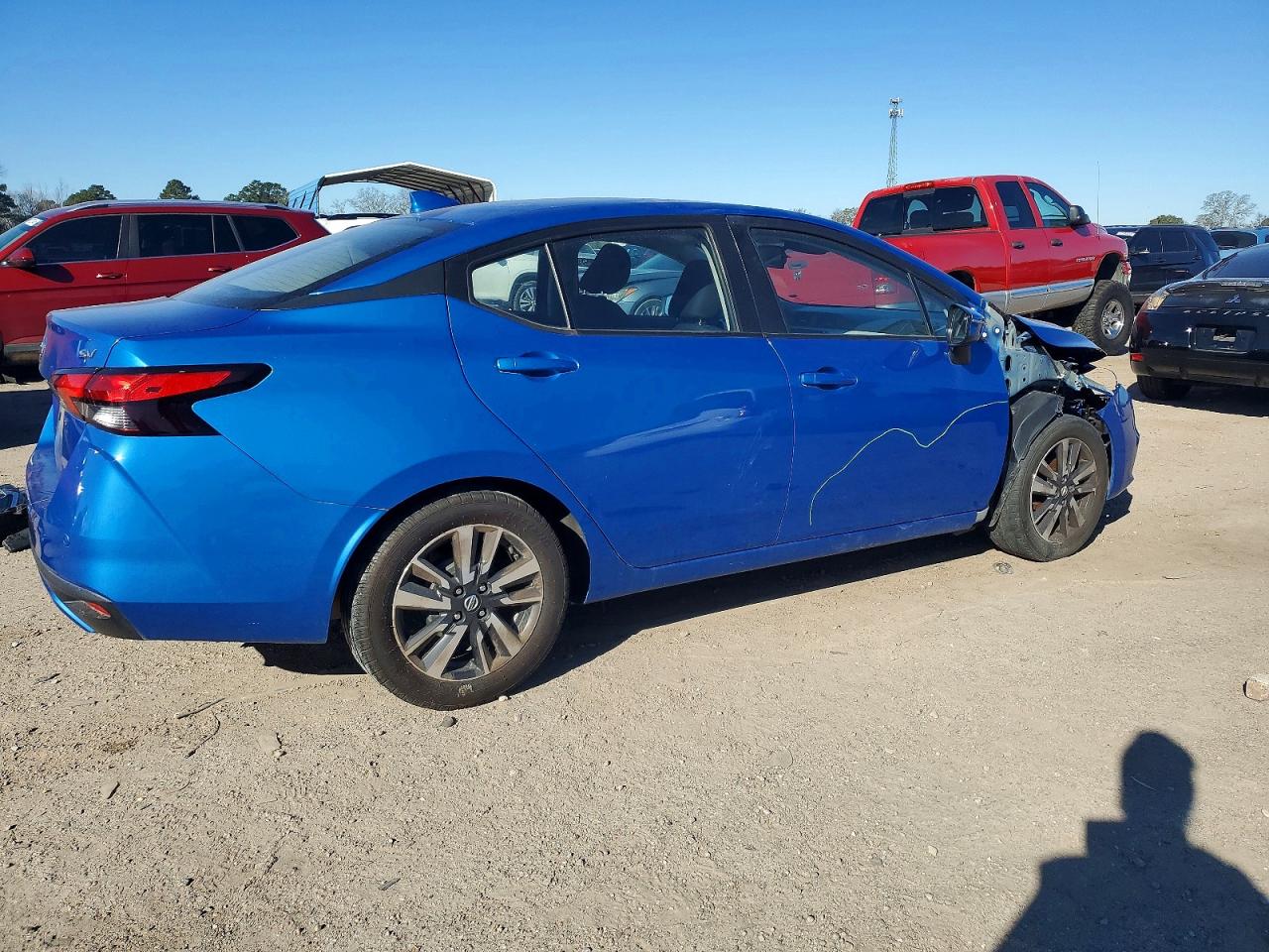 2021 NISSAN VERSA SV photo 3