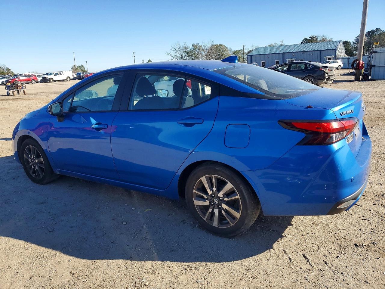 2021 NISSAN VERSA SV photo 2