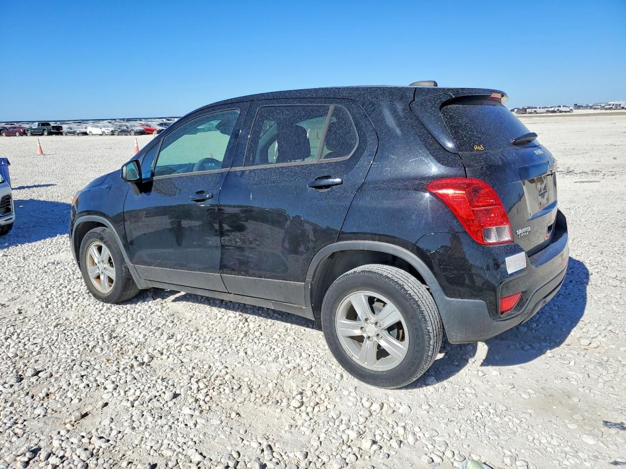 2020 CHEVROLET TRAX LS photo 2