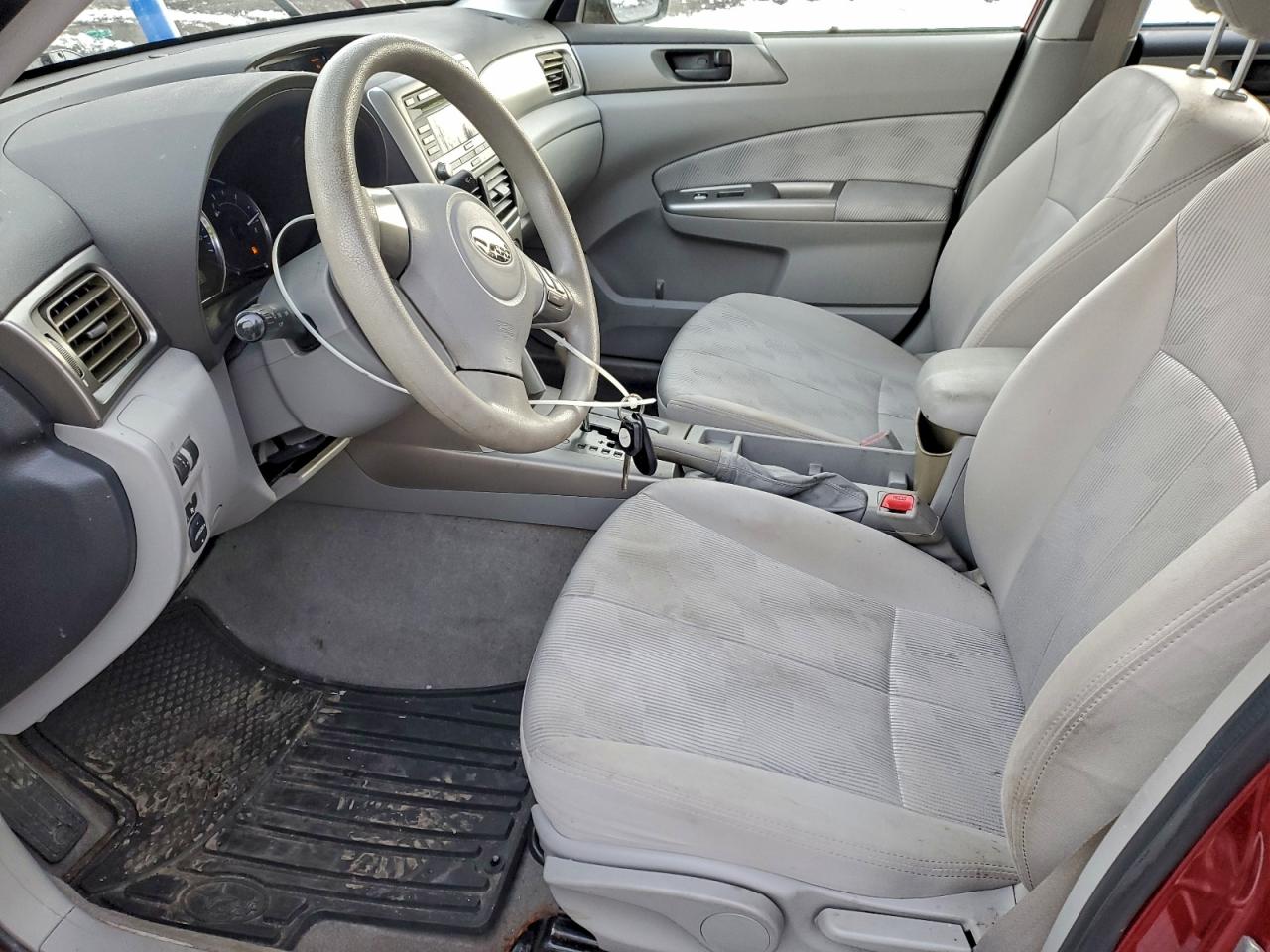 2010 SUBARU FORESTER photo 13