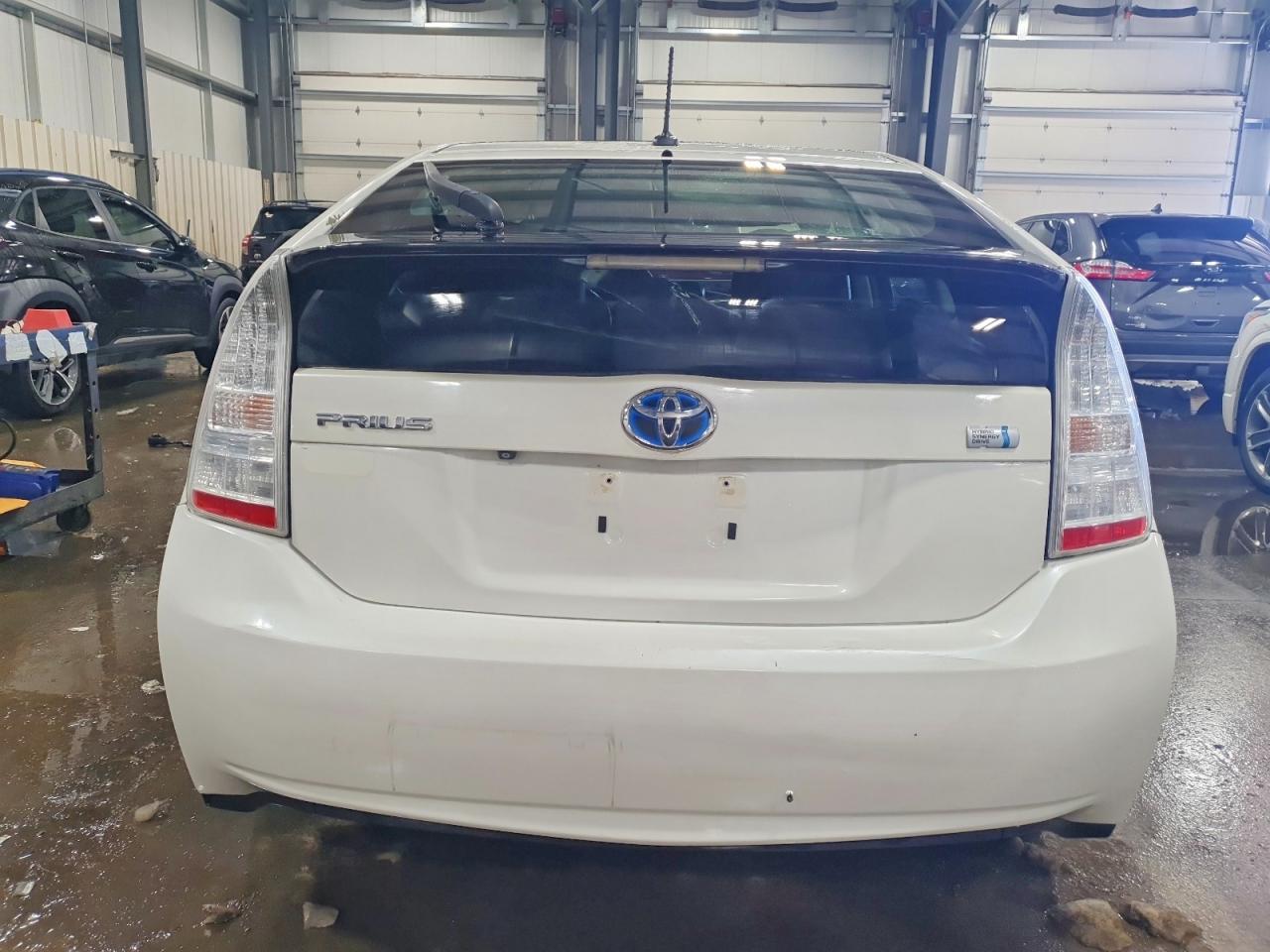 2010 TOYOTA PRIUS photo 6