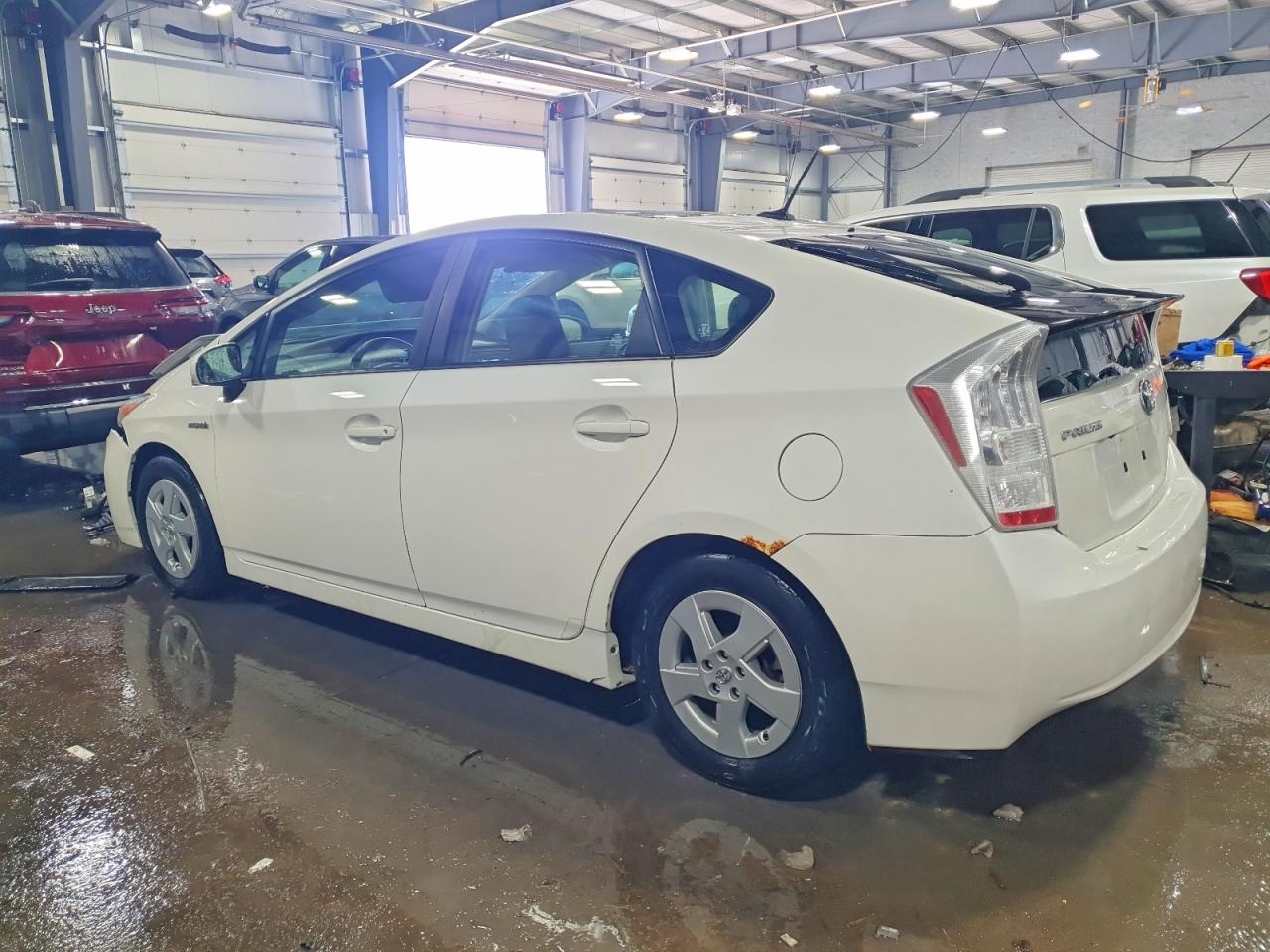 2010 TOYOTA PRIUS photo 2