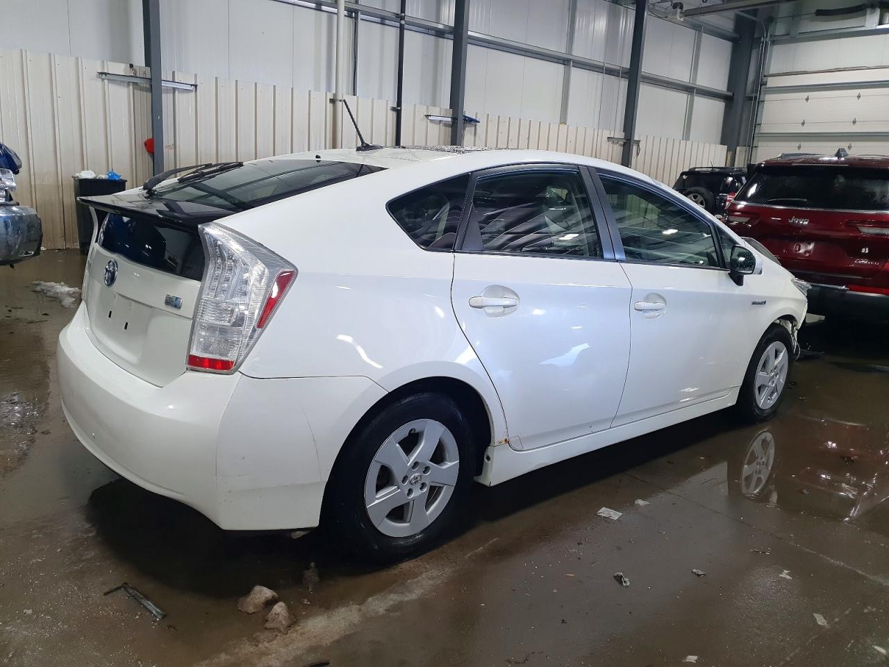 2010 TOYOTA PRIUS photo 3