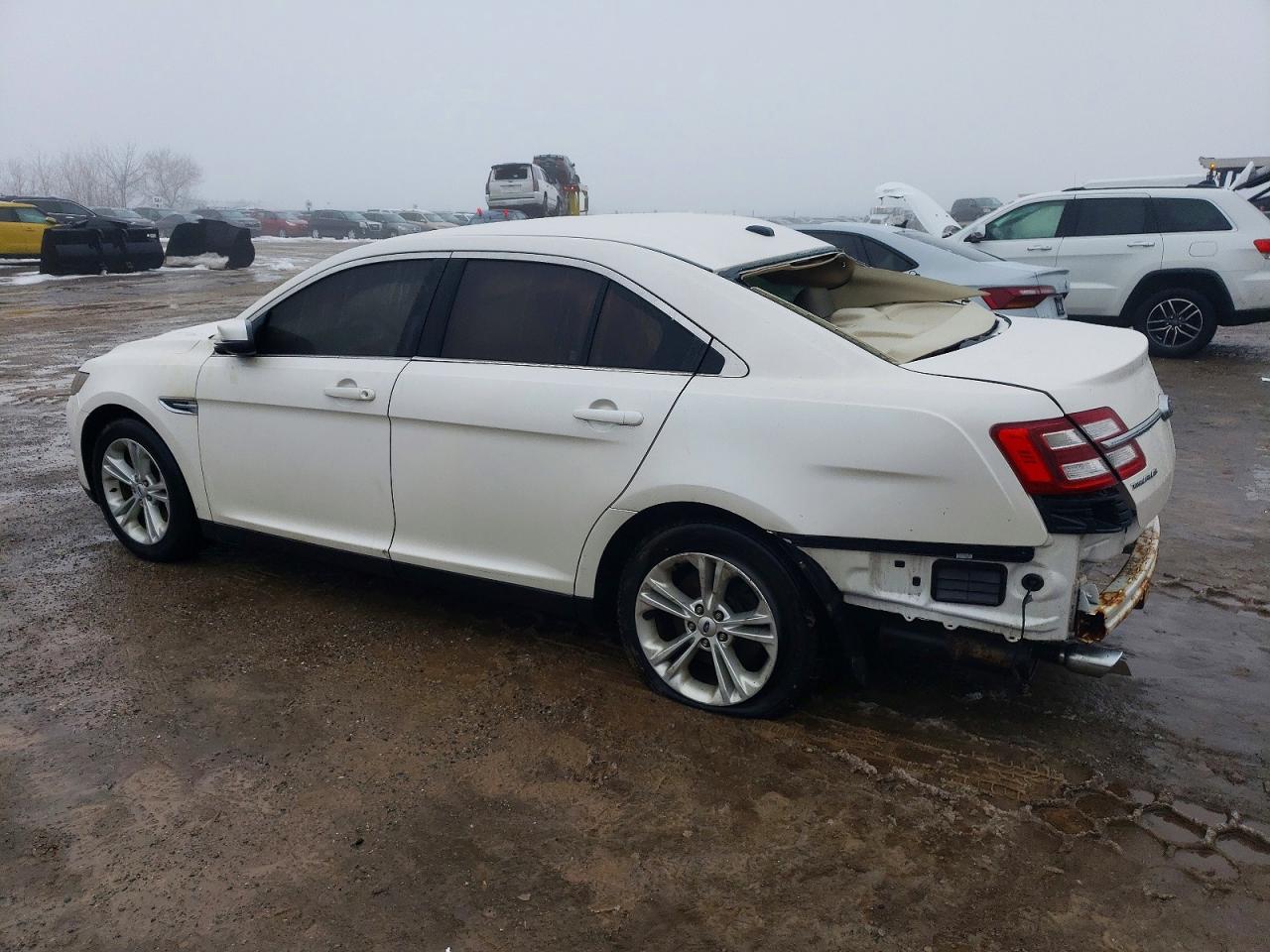 2015 FORD TAURUS SEL photo 2