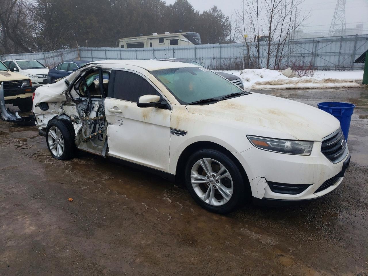 2015 FORD TAURUS SEL photo 4