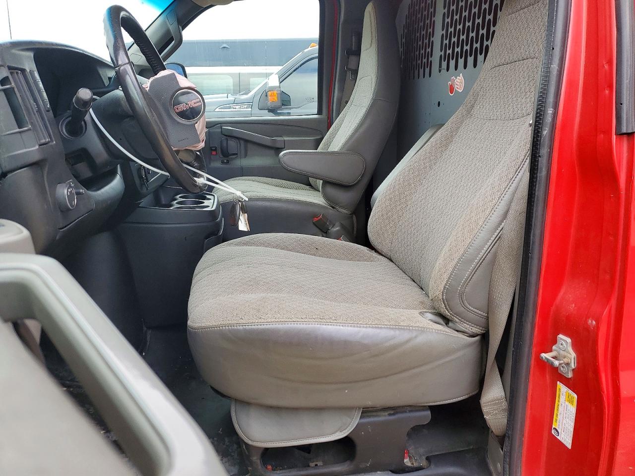 2017 GMC SAVANA G3500 photo 13