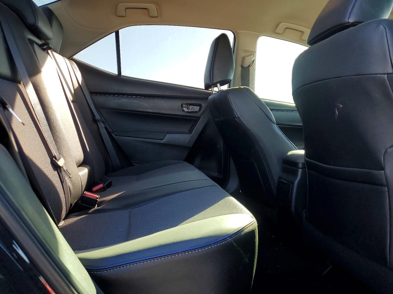 2017 TOYOTA COROLLA L photo 28