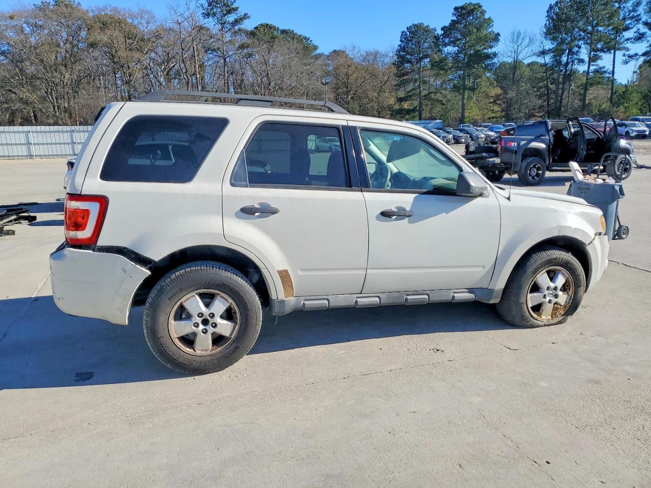 2010 FORD ESCAPE XLT photo 7