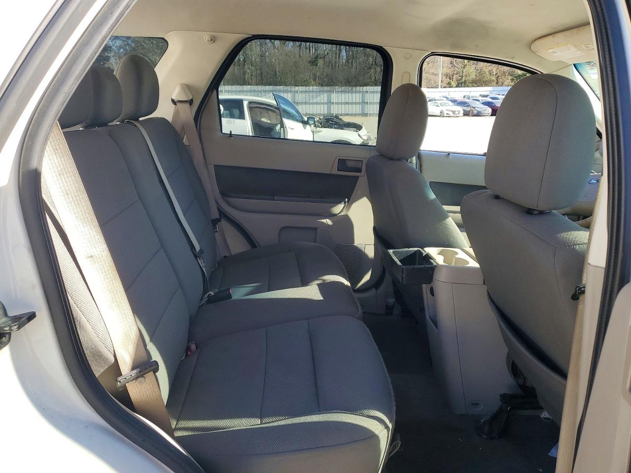 2010 FORD ESCAPE XLT photo 28