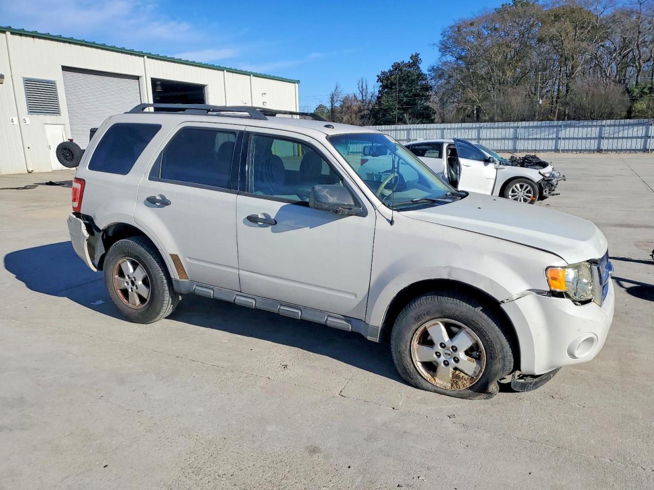 2010 FORD ESCAPE XLT photo 10