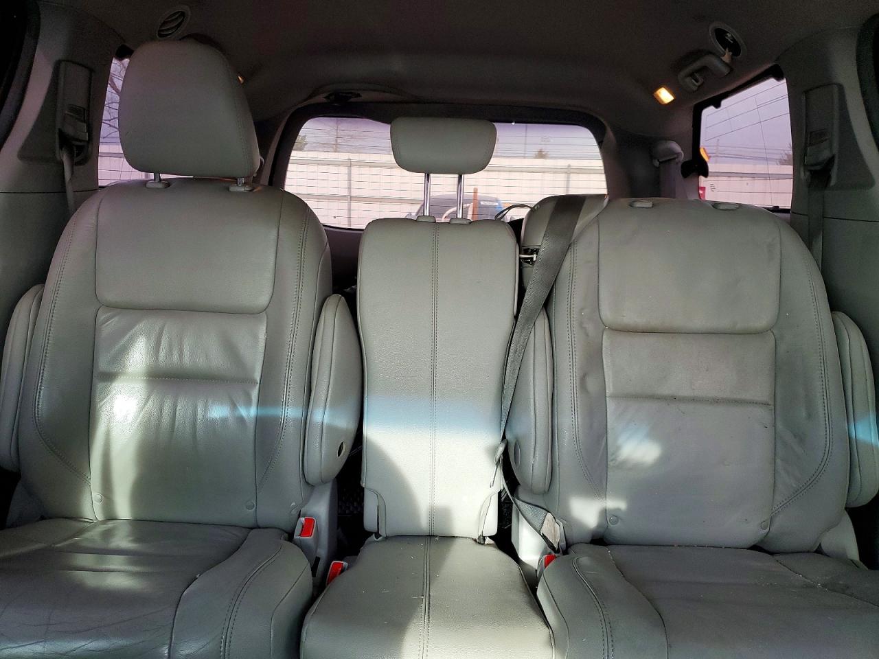 2017 TOYOTA SIENNA XLE PREMIUM 8-PASSENGER photo 19