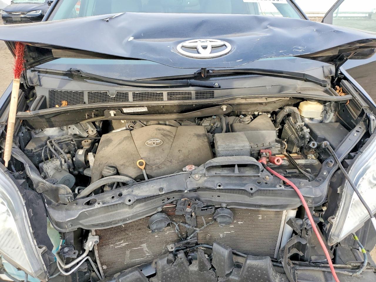 2017 TOYOTA SIENNA XLE PREMIUM 8-PASSENGER photo 23