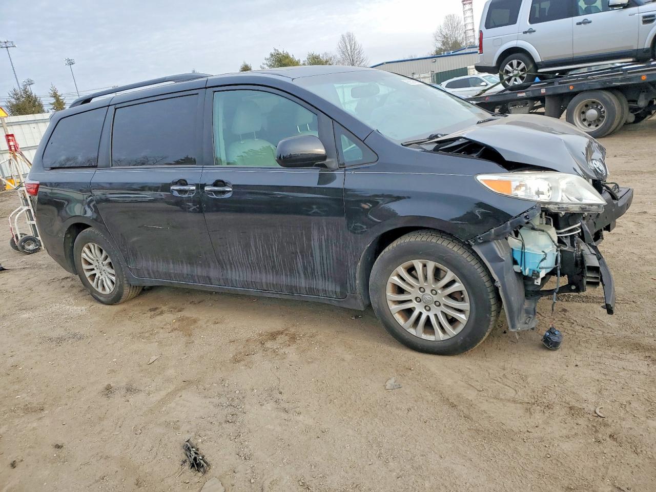 2017 TOYOTA SIENNA XLE PREMIUM 8-PASSENGER photo 7