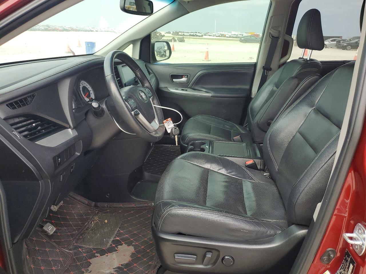 2017 TOYOTA SIENNA SE 8-PASSENGER photo 7