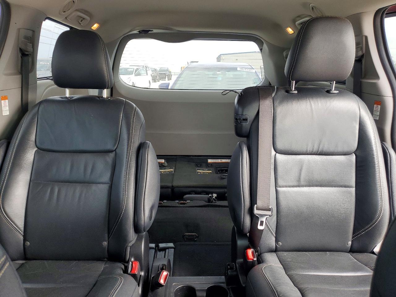 2017 TOYOTA SIENNA SE 8-PASSENGER photo 10