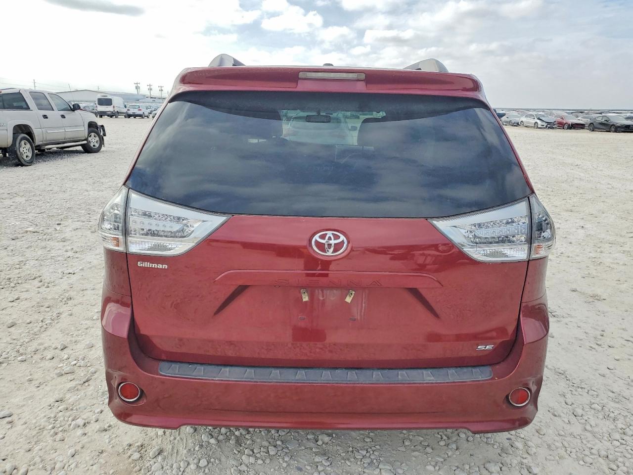 2017 TOYOTA SIENNA SE 8-PASSENGER photo 6
