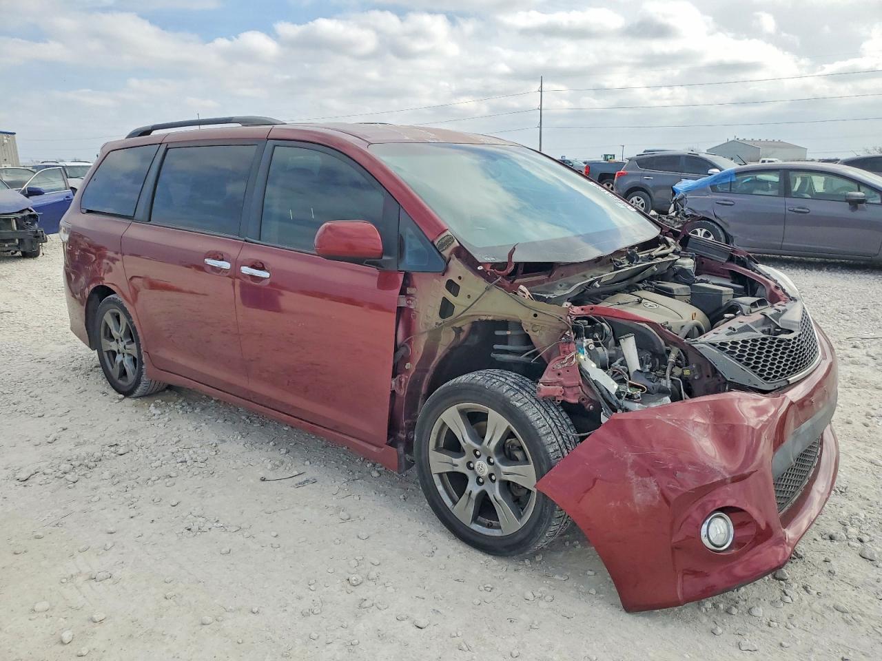 2017 TOYOTA SIENNA SE 8-PASSENGER photo 4
