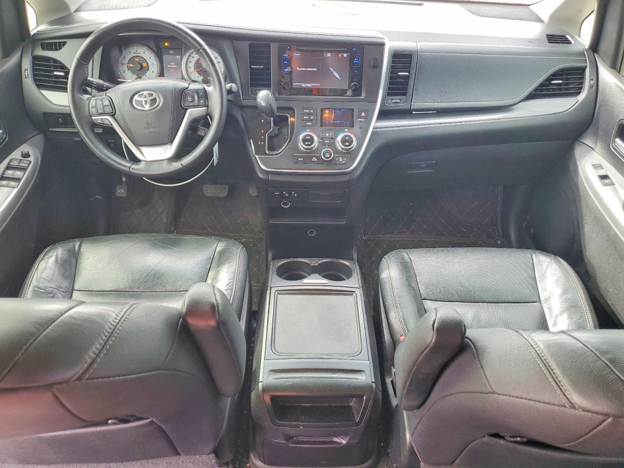 2017 TOYOTA SIENNA SE 8-PASSENGER photo 8