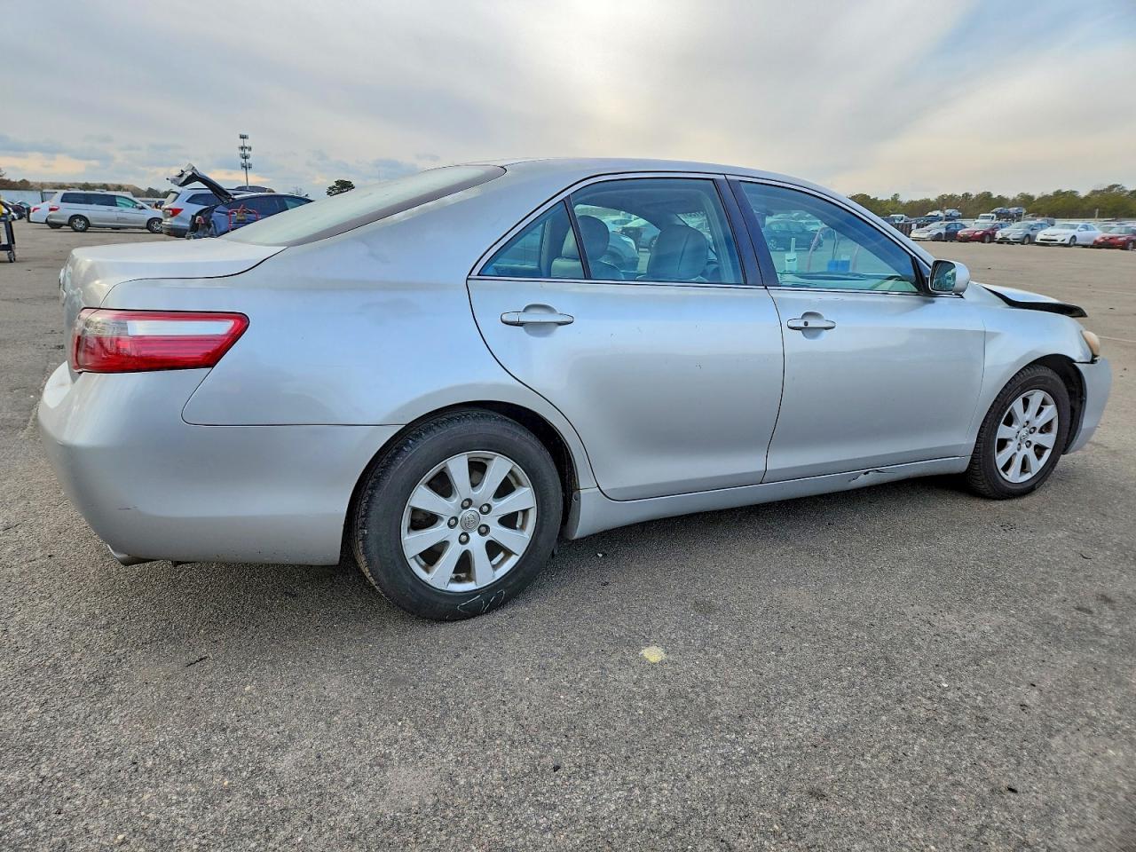 2007 TOYOTA CAMRY LE photo 3