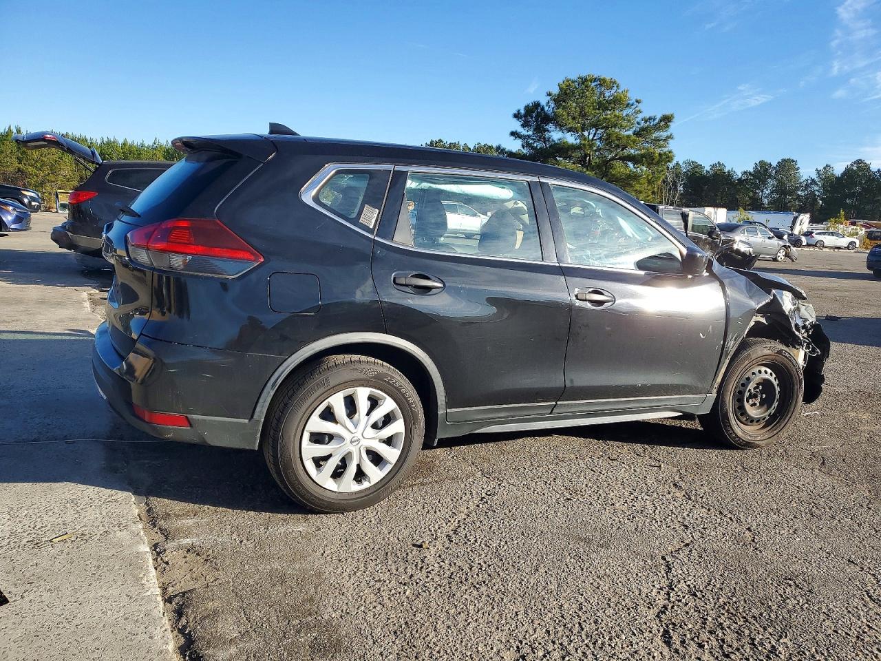 2018 NISSAN ROGUE S photo 3