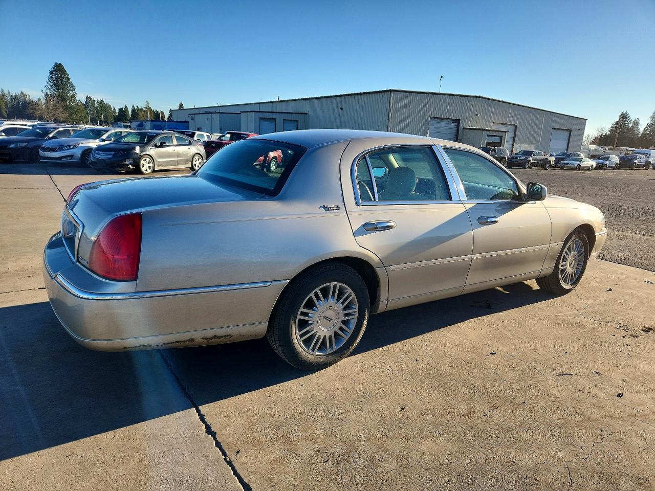 2007 LINCOLN TOWN CAR SIGNATURE LIMITED photo 3