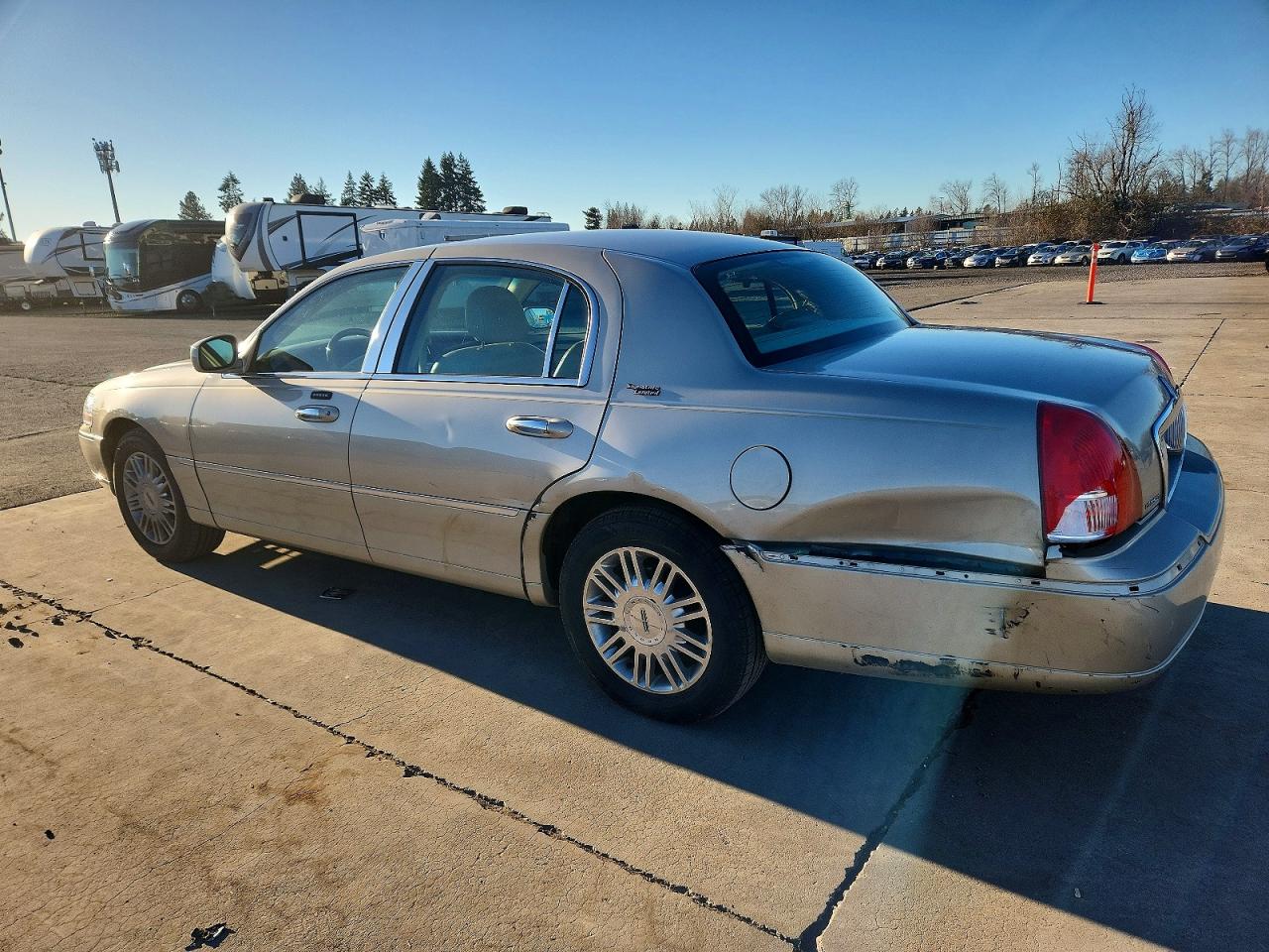 2007 LINCOLN TOWN CAR SIGNATURE LIMITED photo 2