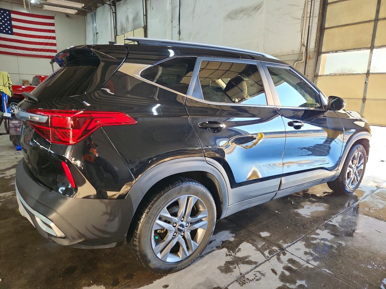 2023 KIA SELTOS S photo 3