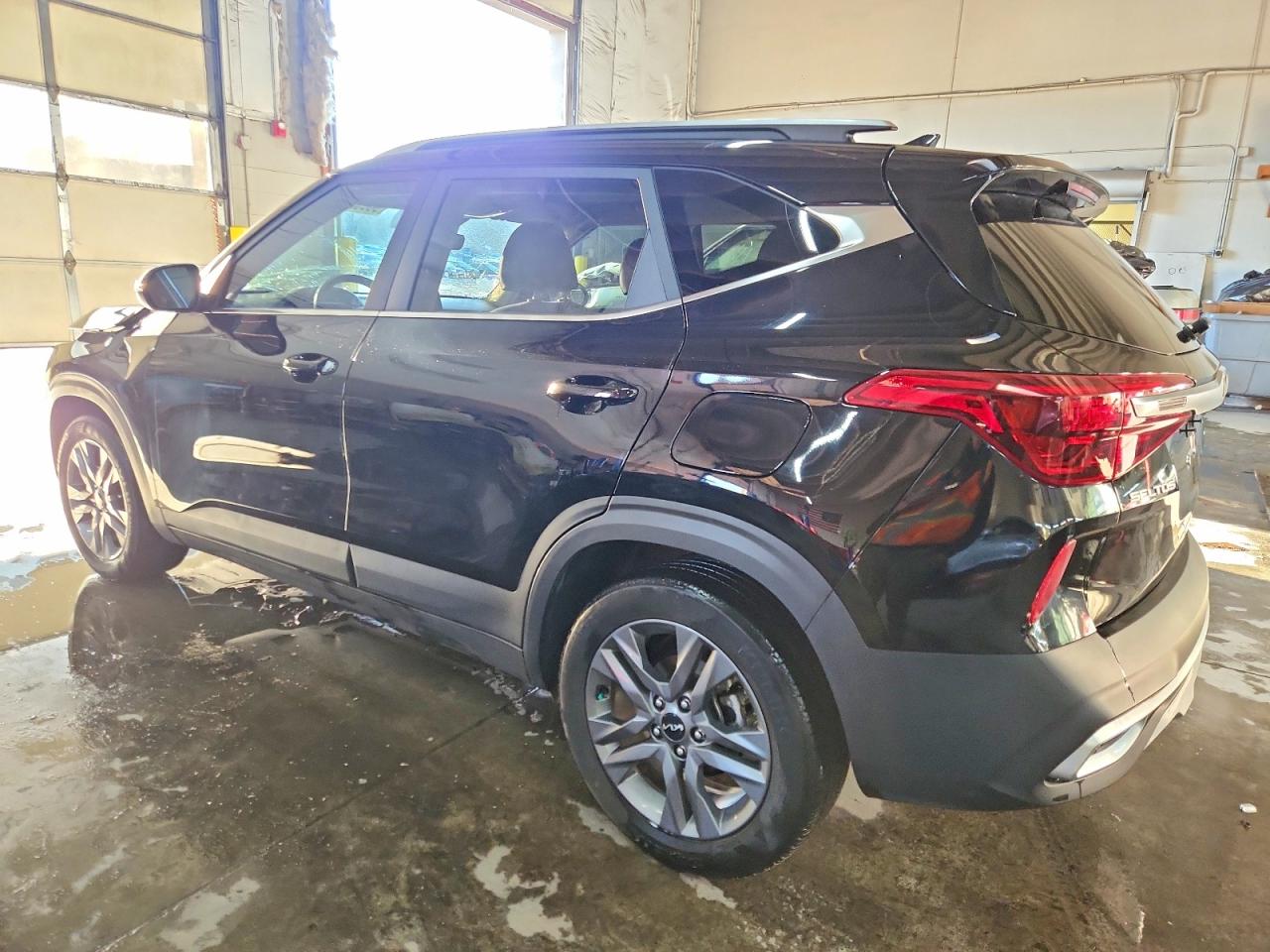2023 KIA SELTOS S photo 2