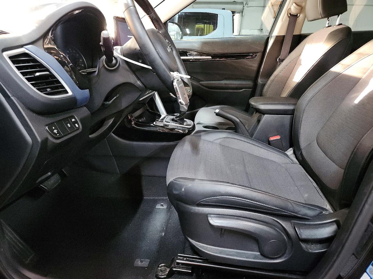 2023 KIA SELTOS S photo 7