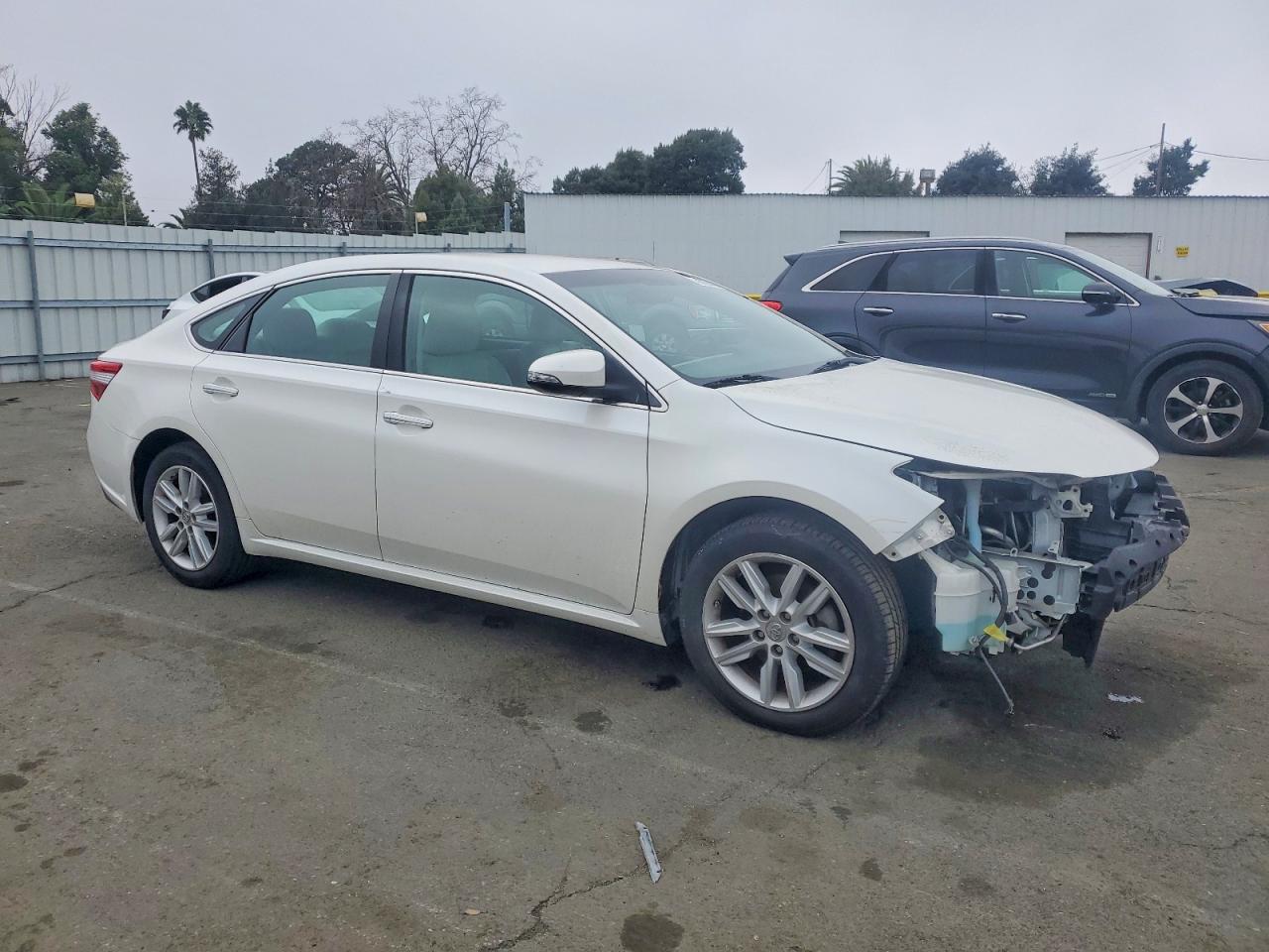 2013 TOYOTA AVALON BASE photo 4