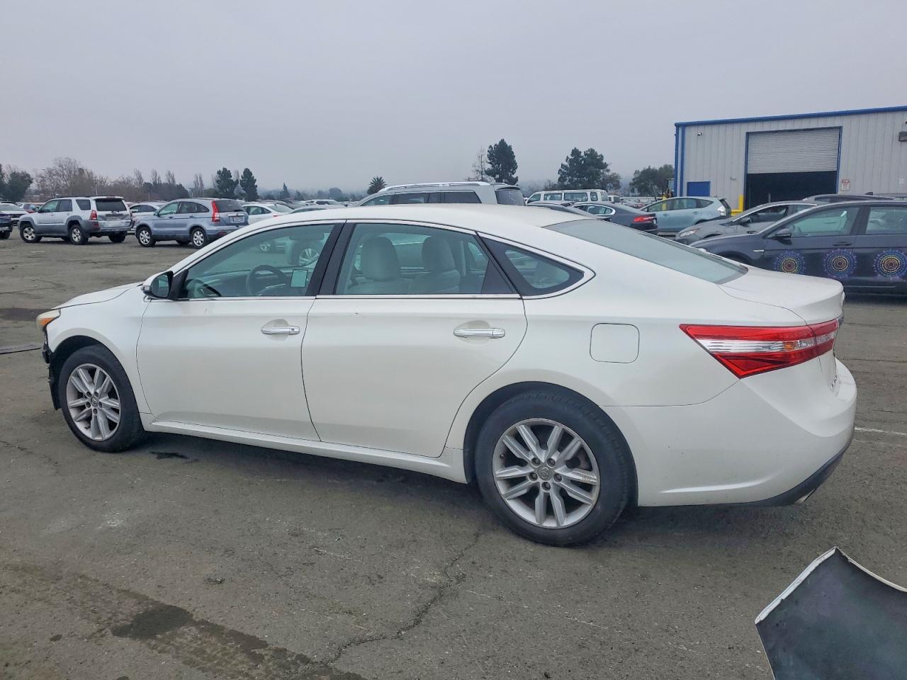 2013 TOYOTA AVALON BASE photo 2