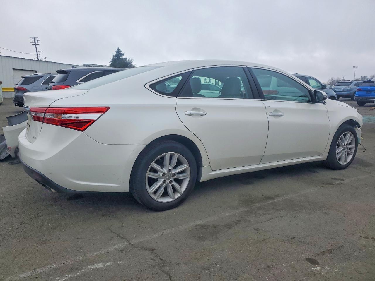 2013 TOYOTA AVALON BASE photo 3