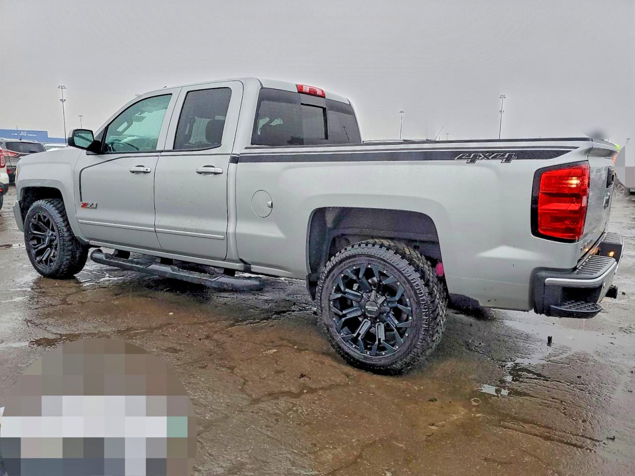 2018 CHEVROLET SILVERADO K1500 LT photo 2