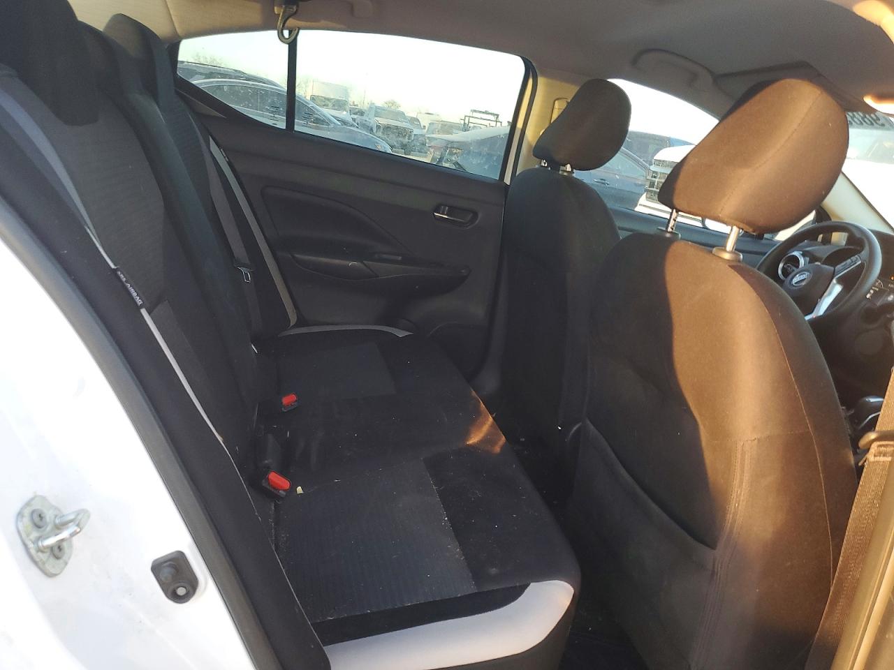 2020 NISSAN VERSA SV photo 10