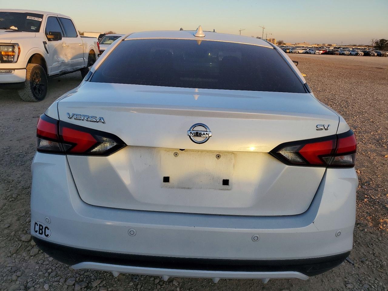 2020 NISSAN VERSA SV photo 6