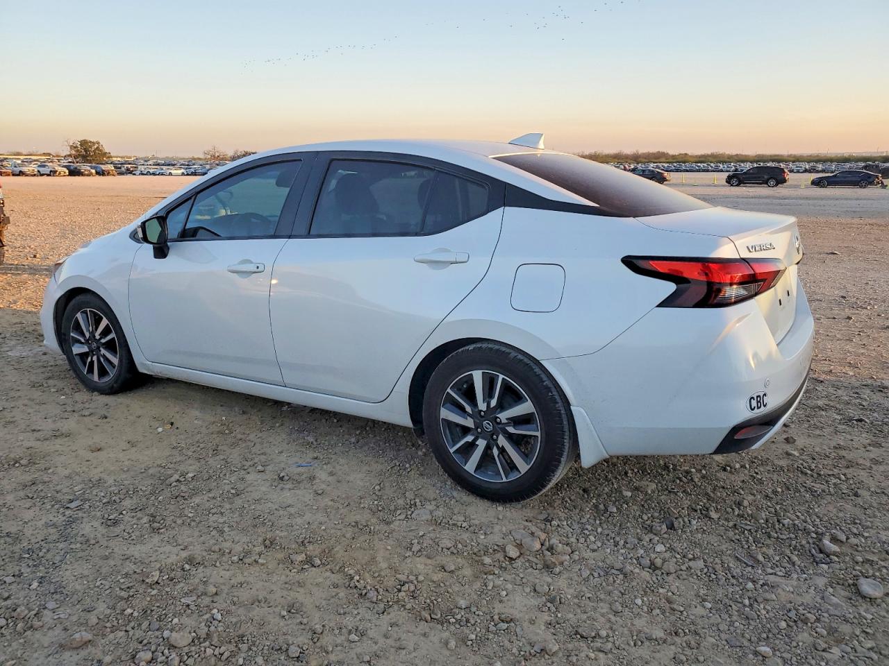 2020 NISSAN VERSA SV photo 2