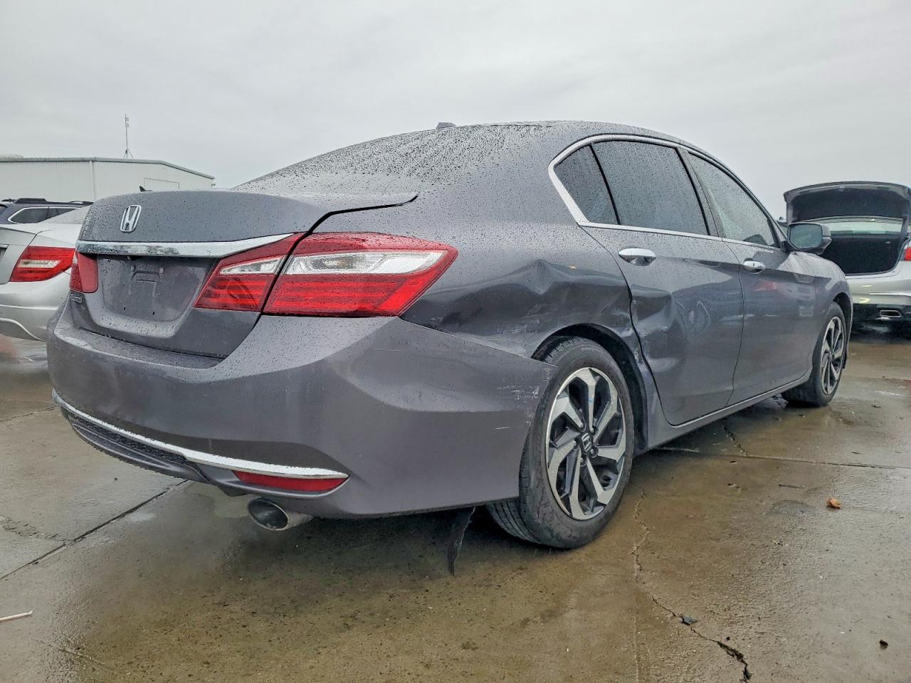 2017 HONDA ACCORD EX photo 5